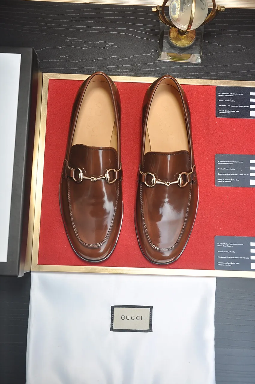 Factory price 540💶Italian top luxury men's shoe giant (GUCCI) (Gucci) (full cowhide lining) new arrival🍃Original European style🔰 Pleasant to the eye😍In order to make the shoes more durable and non-deformable🌀The production continues to follow traditional methods but there is still no lack of innovation💪The original sheepskin is chosen for the leather♻️Smooth, natural and exceptionally bright⭐Made of imported cowhide The rich man’s first choice 38-45 (45 customized)